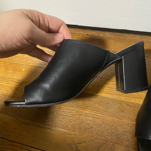 Adrienne Vittadini Black Women's Slide Sandals - Picture 7 of 8